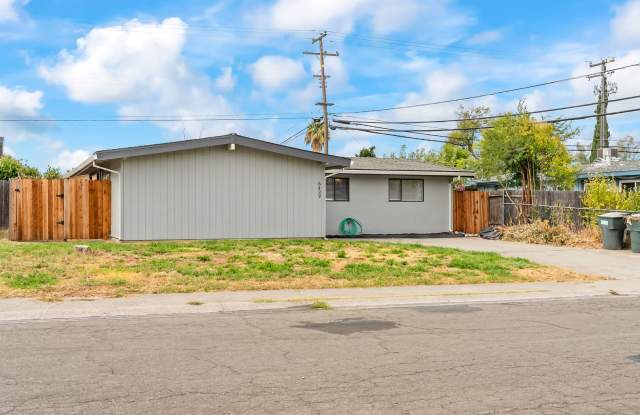 Charming 3 bedroom 2 bath home in Sacramento! Gallery 1