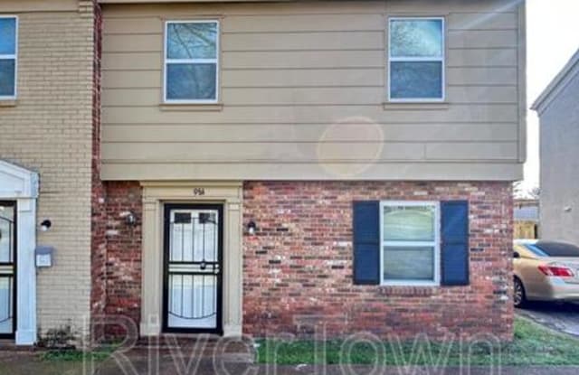984 University St photos photos