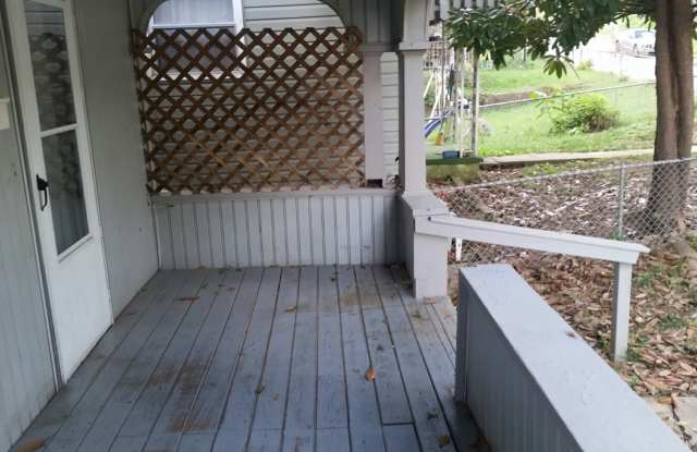 1207 Red Oak St Gallery 4