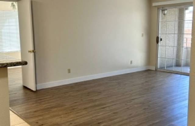 1 bedroom in Amazing Community! Gallery 4