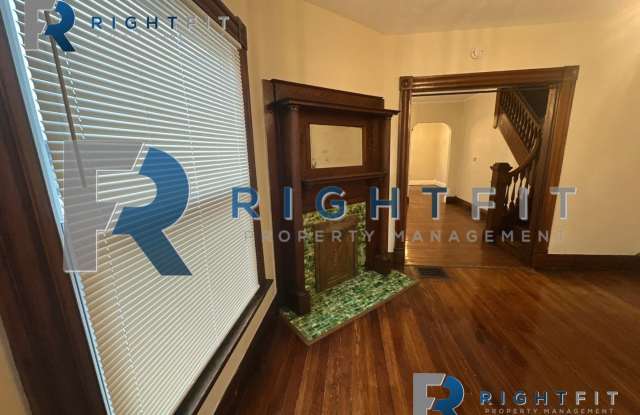 Victorian Charm in the Historic District Gallery 4