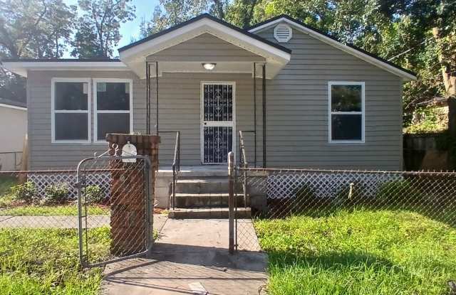 1550 W 32nd St photos photos