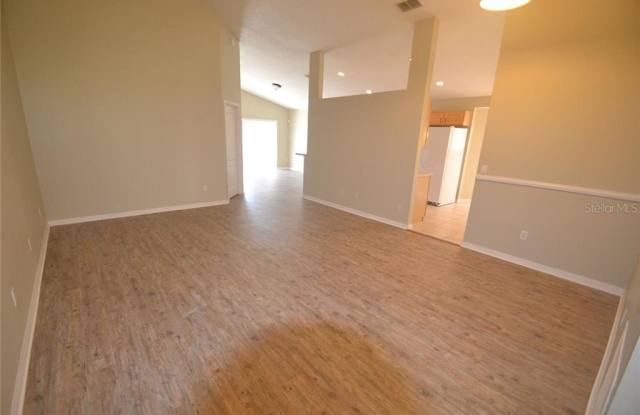 476 SADDELL BAY LOOP Gallery 3