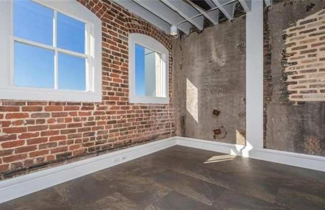 818 HOWARD Avenue Gallery 4