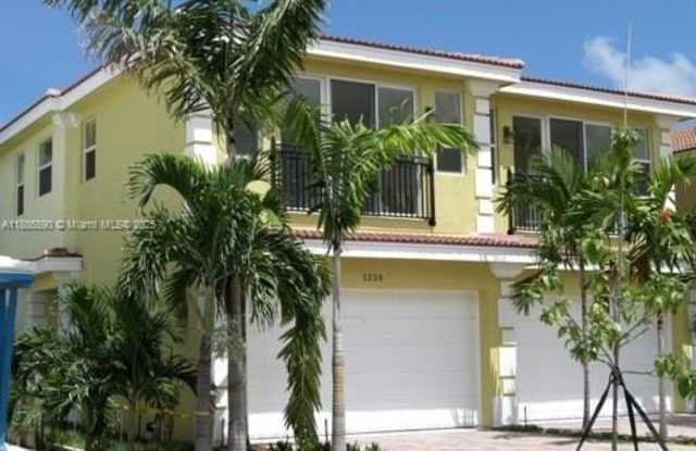1238 NE 14th Ave - 1238 Northeast 14th Avenue, Fort Lauderdale, FL 33304