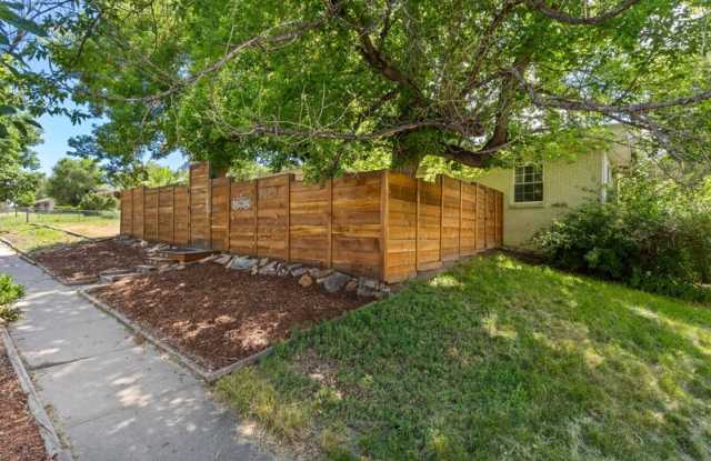 2326 North Meade Avenue Gallery 3