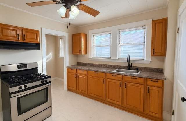 183 Willis Ave unit: 2 photos photos