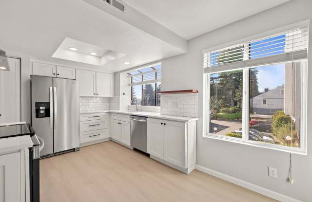 Amazing 2bed/1.5bath Condo Unit with Private Balcony in Meridian Park! Gallery 4