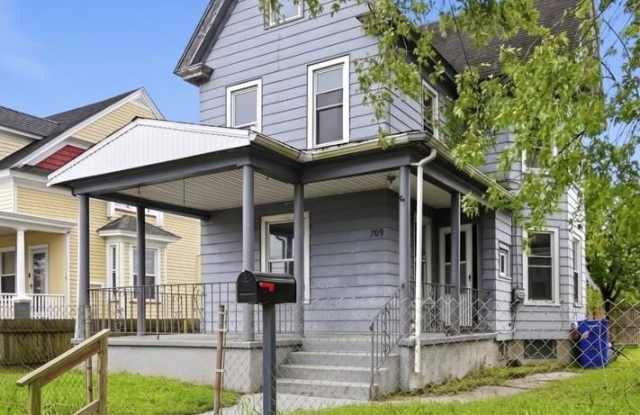 709 E MAIN STREET E Gallery 2