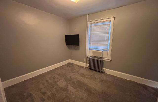 Spacious 2 Bed, 1 Bath Apartment with Classic Character & Modern Updates – Pet Friendly! Gallery 4