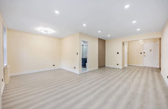 100-25 Queens Boulevard photos photos