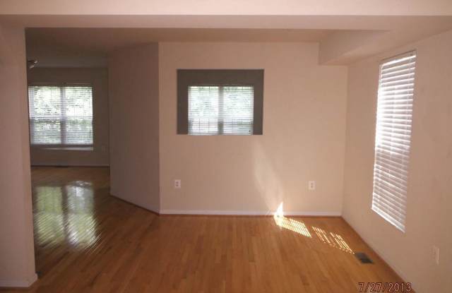 718 MENTOR AVENUE Gallery 2