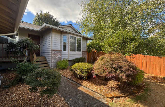 Recently updated Lynnwood Rambler in a quiet cul-de-sac photos photos