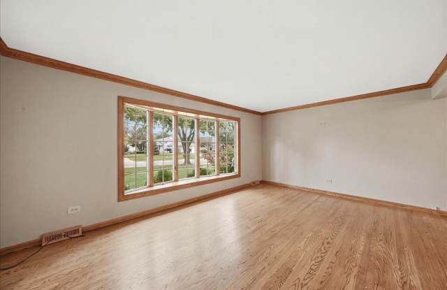 7802 Sawyer Road Gallery 4