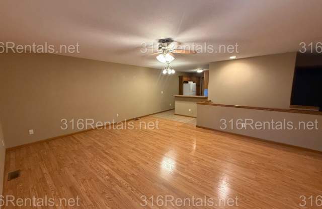 $1650 **COMING SOON** - 3 bedroom / 3 bathroom - Beautiful Duplex in Andover Gallery 4