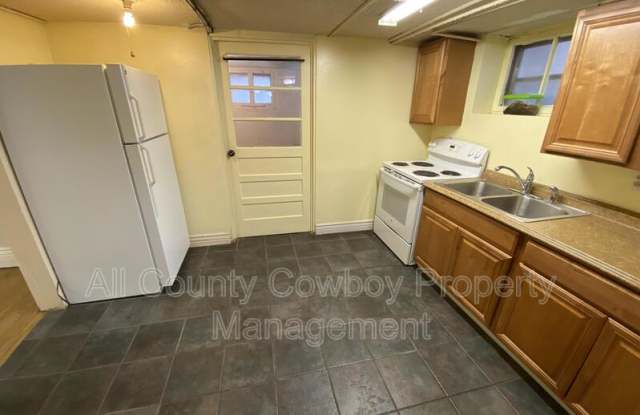 170 1/2 N 8th St - 170 North 8th Street, Laramie, WY 82072