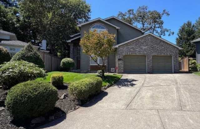 This Beautiful Updated Lake Oswego Home in a Spectacular Setting in the Heart of Lake Oswego! photos photos