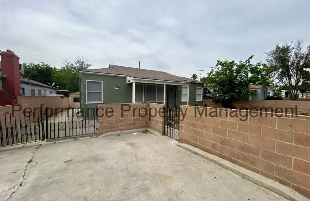 Charming 3 Bed/2 Bath NE Bakersfield Home w/ RBP & $0 Deposit Option photos photos