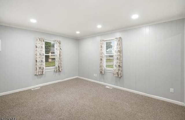 28 Edgewood Ter Gallery 3