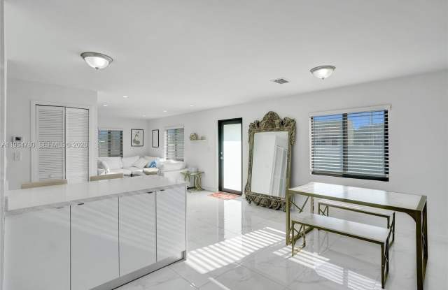 1712 NW 76th Ter photos photos