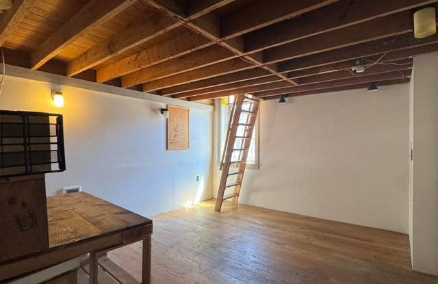 306 1/2 N Main St Gallery 1