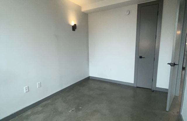 410 Tompkins Avenue Gallery 4