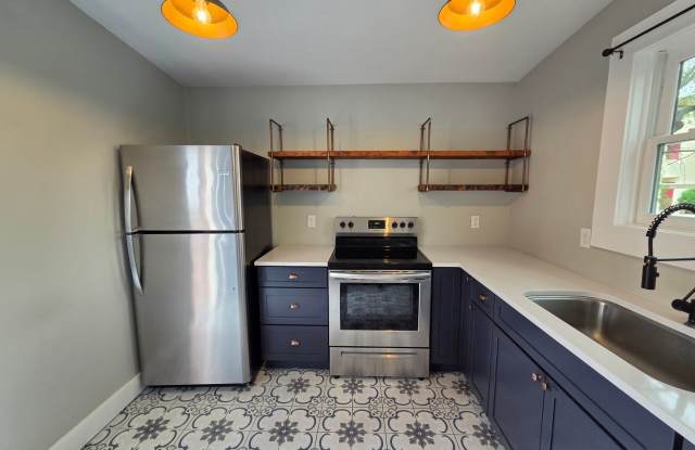 ONE-MONTH FREE W/ 18 MONTH LEASE! 1 Bed / 1 Bath Cottage in U of A Neighborhood! Gallery 4