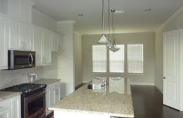 15853 Breedlove Place Gallery 2