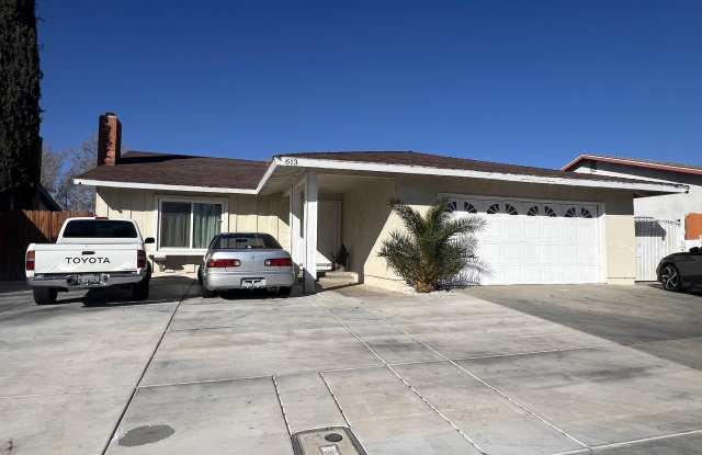 613 E Ave J5 - 613 East Avenue J5, Lancaster, CA 93535 613 E Ave J5 - 613 East Avenue J5, Lancaster, CA 93535
