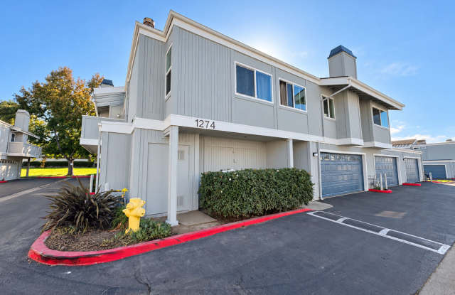 Ralston Village Townhome- Great Amenities! Gallery 1