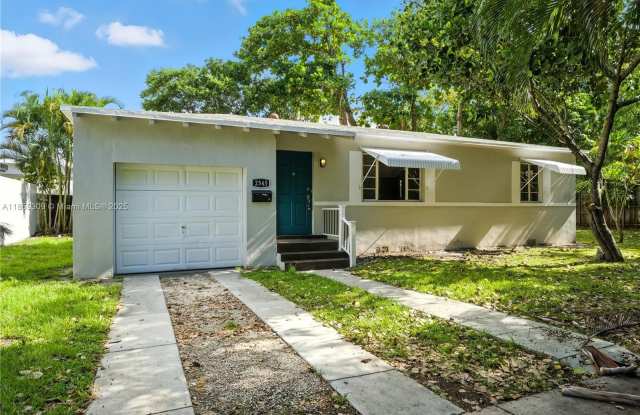 2545 SW 27 Ln photos photos