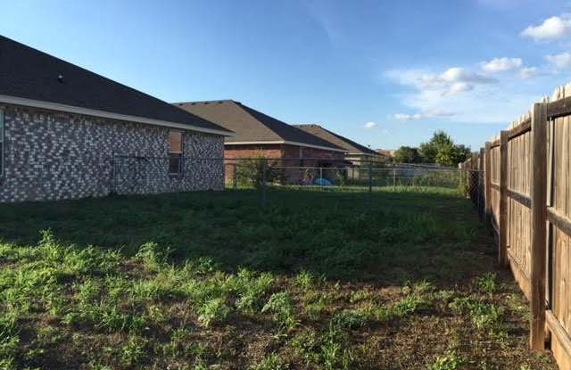 ALL TILE DUPLEX IN NOLANVILLE!!! Gallery 1