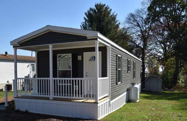 Move-In Ready Mobile Home with Upgrades! photos photos