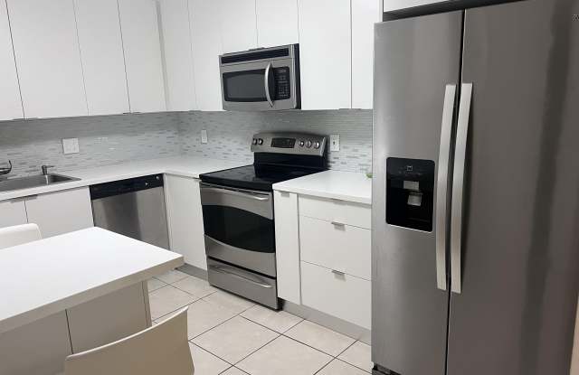 16300 Golf Club Road Gallery 2