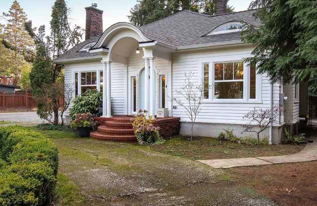 Spacious, Refurbished House on Private Drive with Outdoor Space photos photos