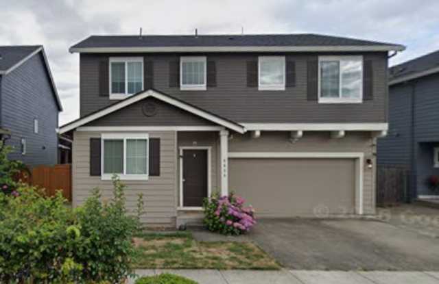 2 Story 4bd 2.5ba Home in Orchards Area Gallery 1