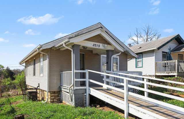 Cozy 2 Bed, One bath Home in Downtown KC! photos photos