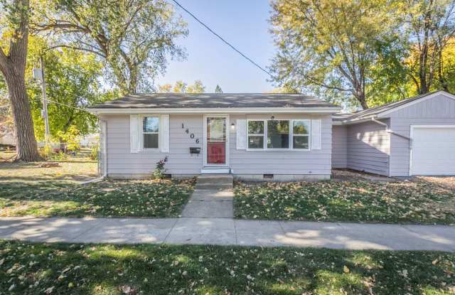 Spacious 2 Bedroom 1 Bathroom home photos photos