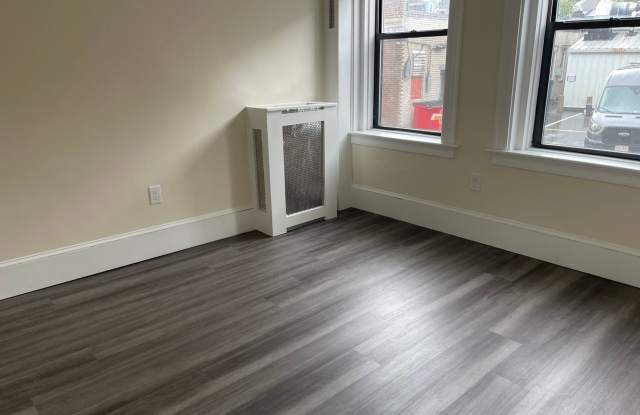 PACKADS CORNER BU STUDIO WITH ALCOVE Utilities included EASY CHOICE!!! - 1156 Commonwealth Avenue, Boston, MA 02134
