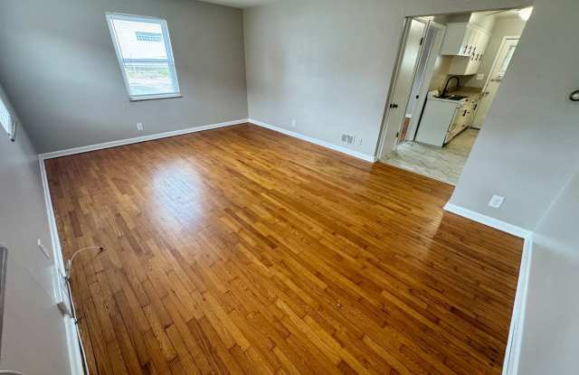 1 Bedroom ~ Grandview Area Gallery 3