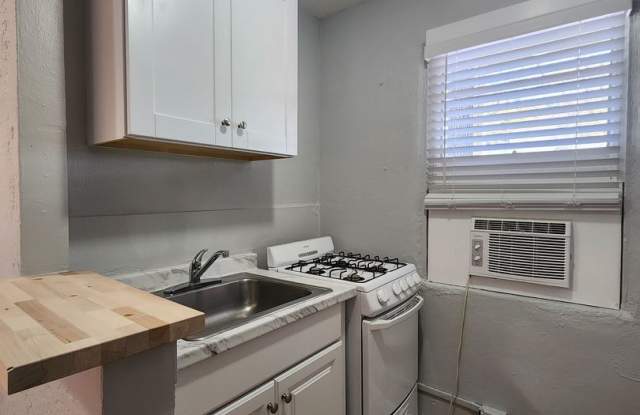* HALF OFF 1ST MONTH'S RENT WITH 13 MONTH LEASE * Gallery 4