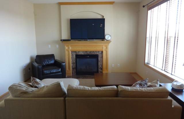 5325 Empire Lane N Gallery 4