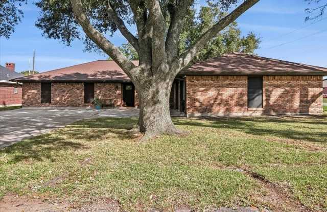4400 Kelly Ln - 4400 Kelly Lane, Groves, TX 77619