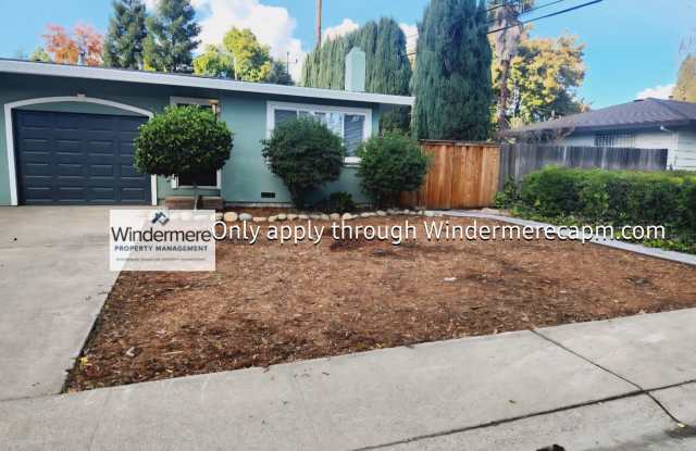 Gorgeous Halfplex in the heart of Carmichael! Available Now! - 1359 Gary Way, Carmichael, CA 95608