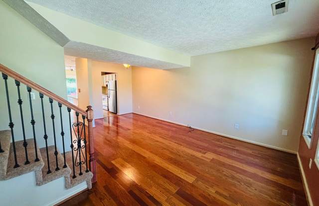 Nicely appointed 3 bedroom, 2 Bath Townhome Gallery 4