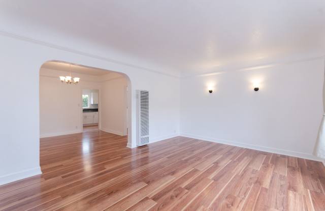 Large Spanish Style House in the Heart of L.A. with large outdoor patio! photos photos