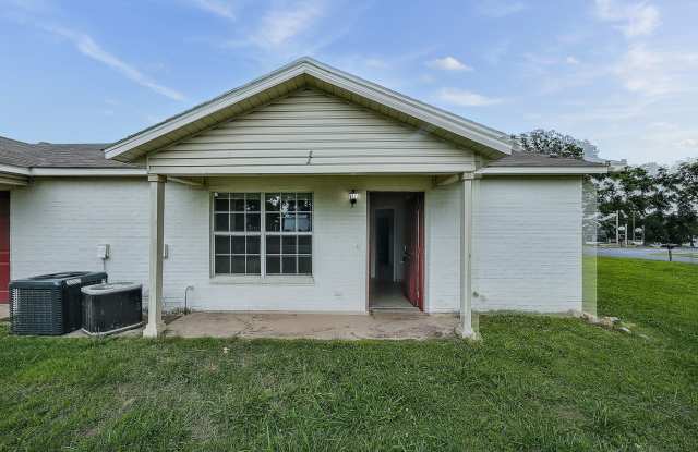 102 NW Park St - 1 photos photos