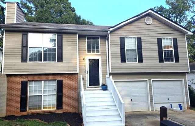 828 Tradd Court Gallery 2
