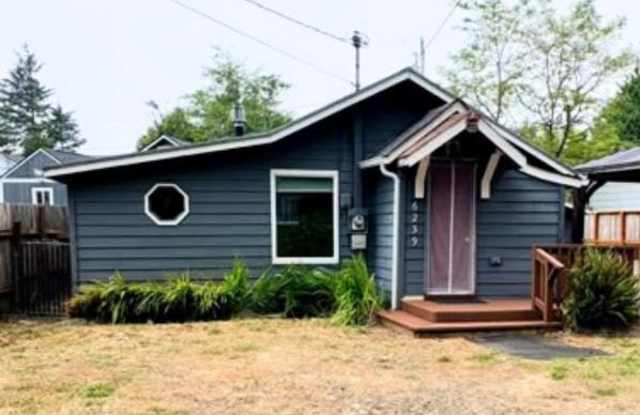 6239 Southwest Jetty Avenue Gallery 2