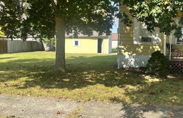 ALL UTILITIES INCLUDED 2 Bedroom 1 Bath Home for Rent – $1,500/mo Gallery 4